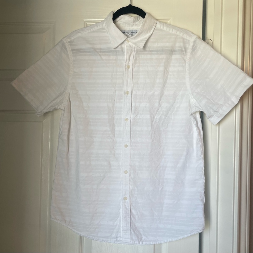 Men’s Old Navy White Button Down Short Sleeve Shirt